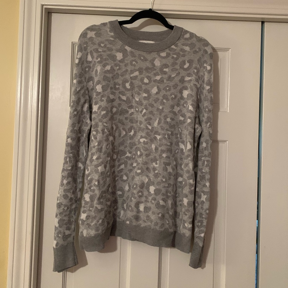 Adorable Grey and white leopard print sweater